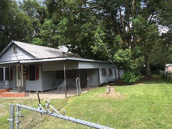 2nd image of 911 S Avenue D