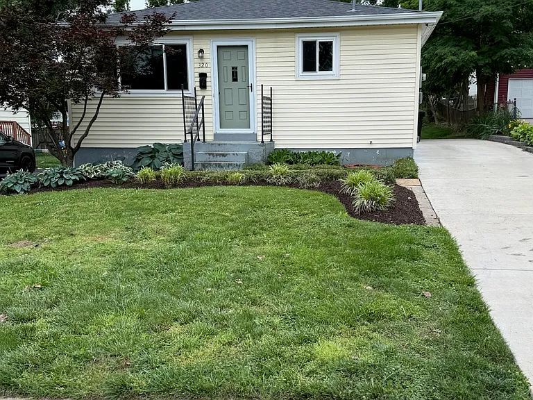 320 Lee Ave — Photo 12