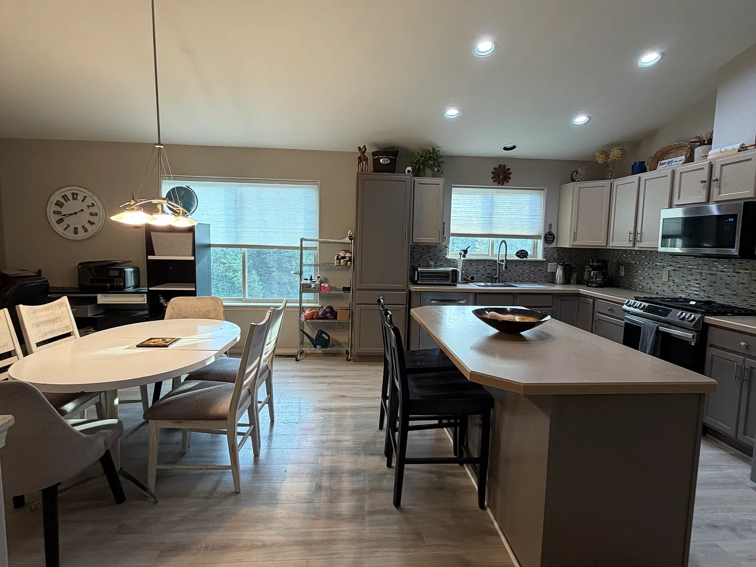 3 bed, 2800 sqft, $3,550 — Photo 3
