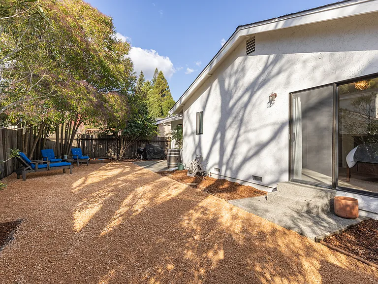 1045 Seymour St — Photo 31