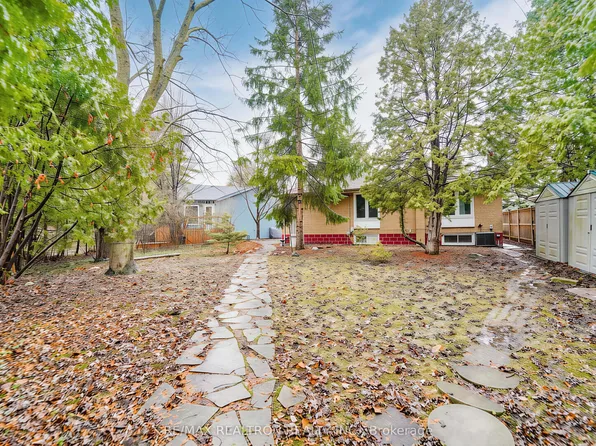 81 Bowerbank Dr #Basement, Toronto, ON M2M 1Z9
