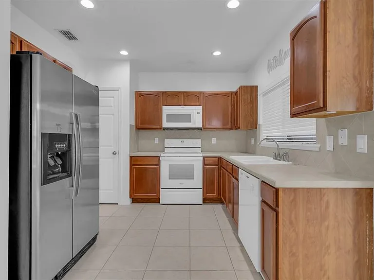 4210 Windsor Lake Cir — Photo 30