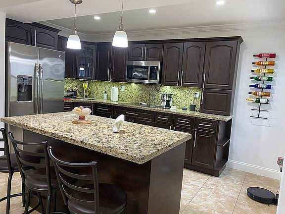 4th image of 1560 W 46th St #243