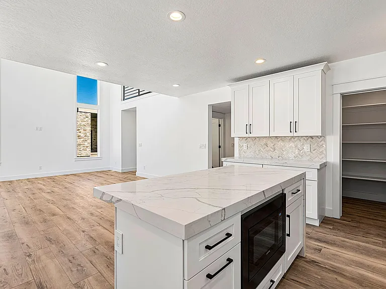 449 E Greenwood Ave — Photo 8