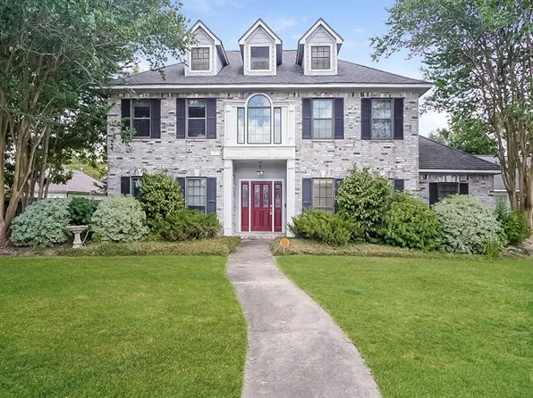 58 Nandina Ct, Lake Jackson, TX 77566