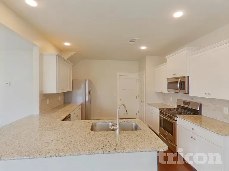 4822 Kingdom Dr — Photo 6