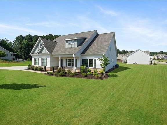 3rd image of 1074 Pine View Trl