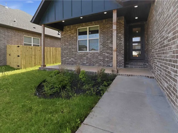 1240 Mammoth St, Centerton, AR 72713