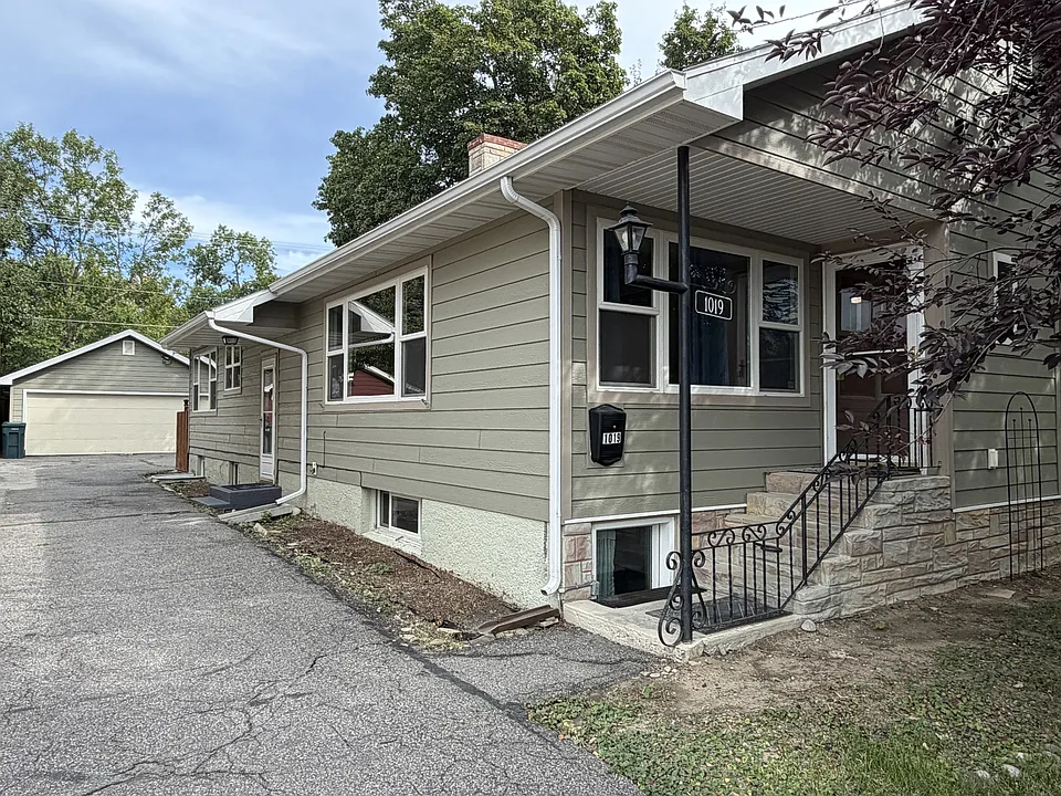 1019 Poly Dr #1