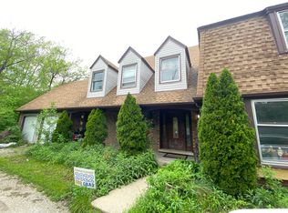 28 Golf Rd, Golf, IL 60029