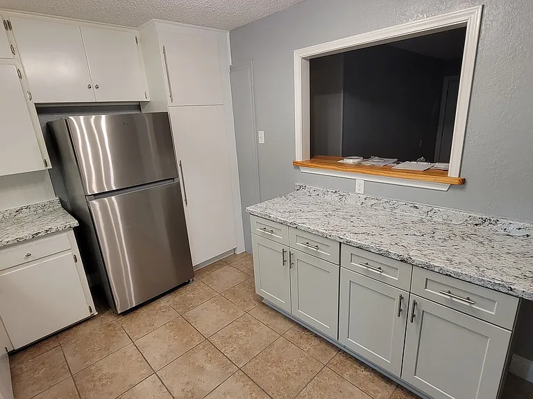 402 W Odell St — Photo 11