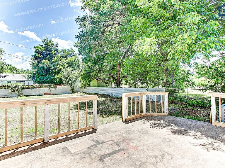 1210 NW Irwin Ave — Photo 4
