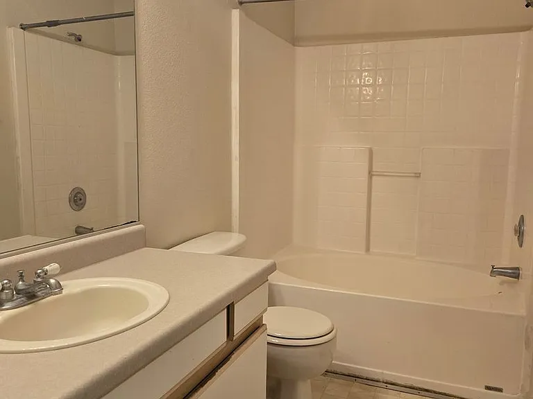 426 Valley Cir — Photo 8