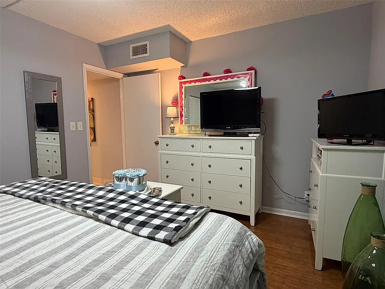2304 Lucaya Ln #L4 — Photo 32