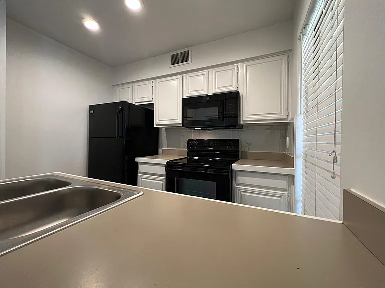 3140 Devonshire Dr #236H — Photo 6