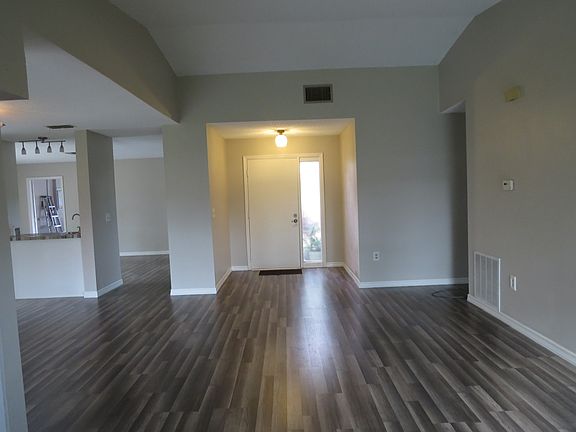 3rd image of 1940 Heathwood Dr