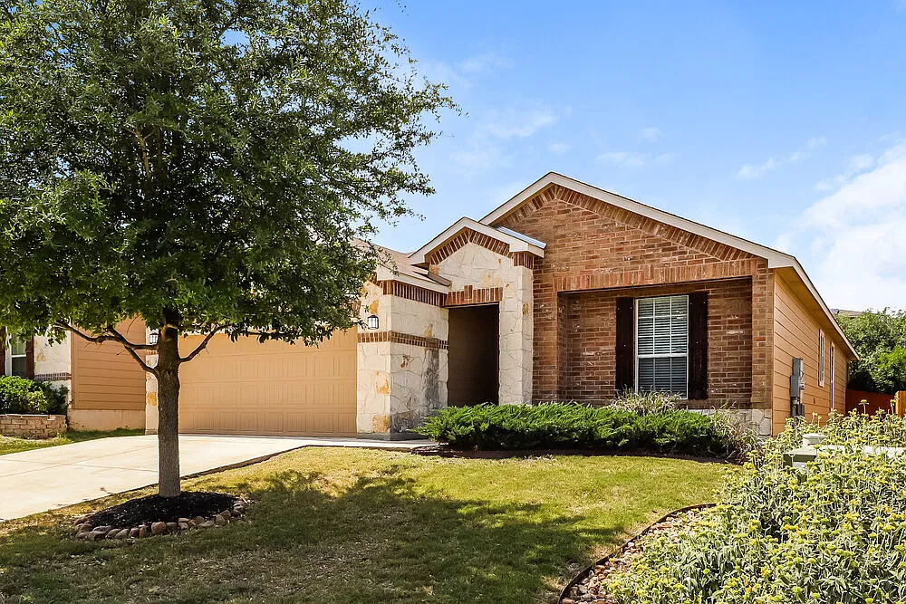3 bed, 2.0 bath, 1882 sqft, $2,015 — Photo 3