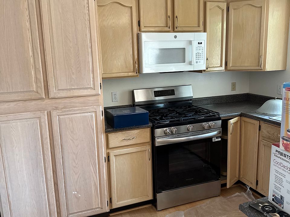 1st image of 1626 E Amblewood Ln