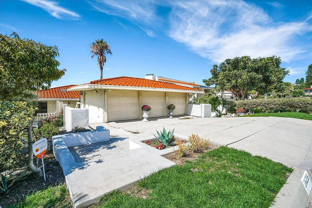 4 bed, 2860 sqft, $8,400 — Photo 3