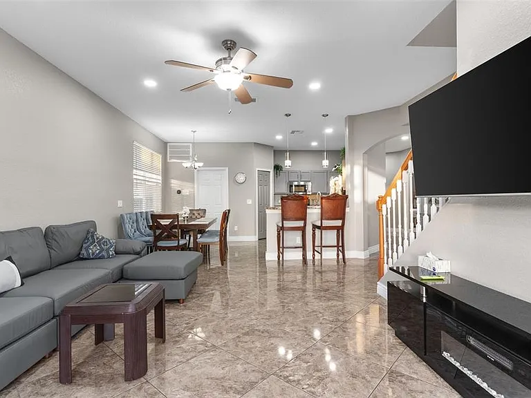 215 Gleneagles Dr — Photo 5