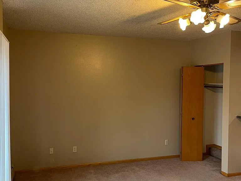 340 E Burlington St #2 — Photo 7