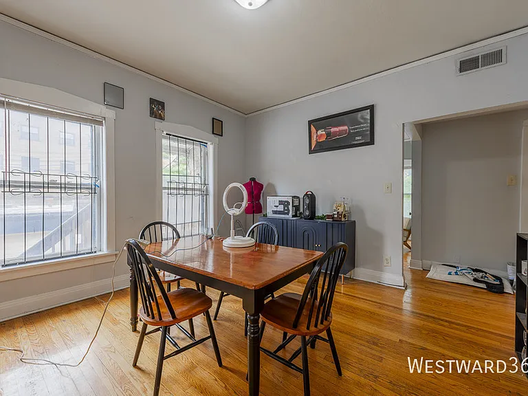 531 W Roscoe St #2R — Photo 8