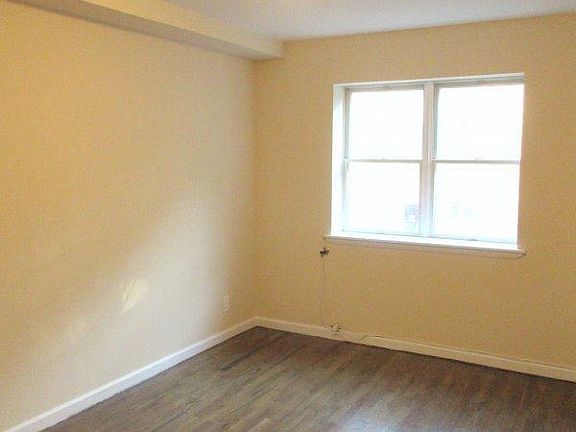5th image of 904 Bedford Ave