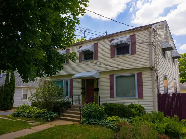 513 Lake St, Crystal Lake, IL 60014