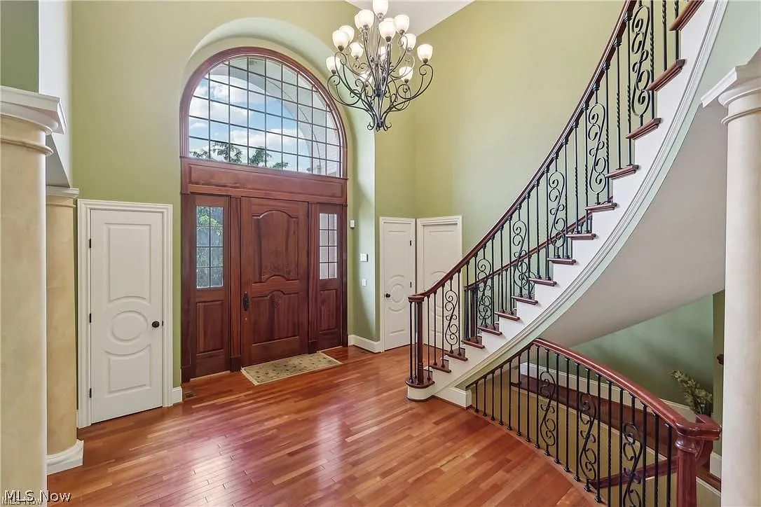 5 bed, 6.0 bath, 7394 sqft, $6,495 — Photo 2