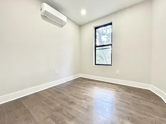 Bedroom, photo 9