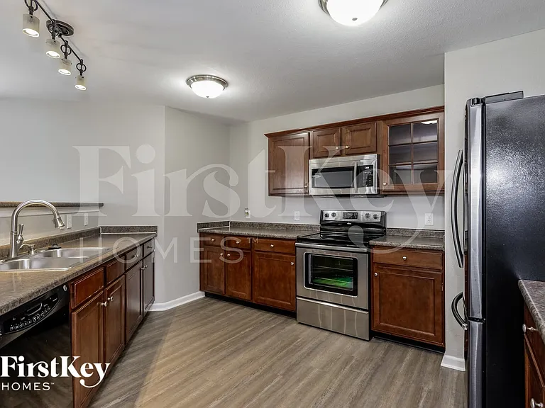332 Zander Woods Ct — Photo 5