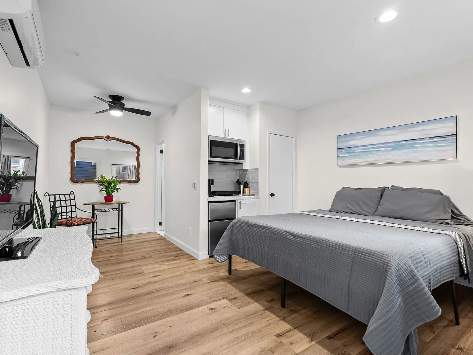 Studio, 500 sqft, $2,500 — Photo 1