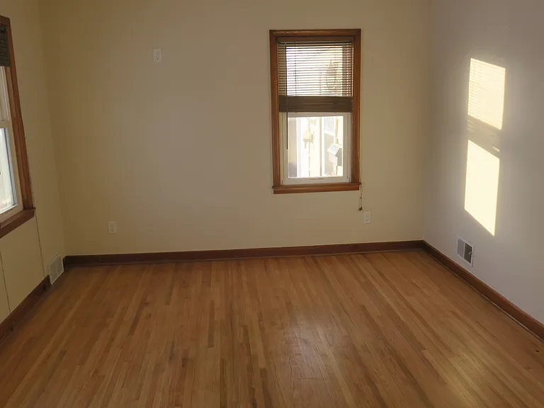 1009 32nd Ave N — Photo 6