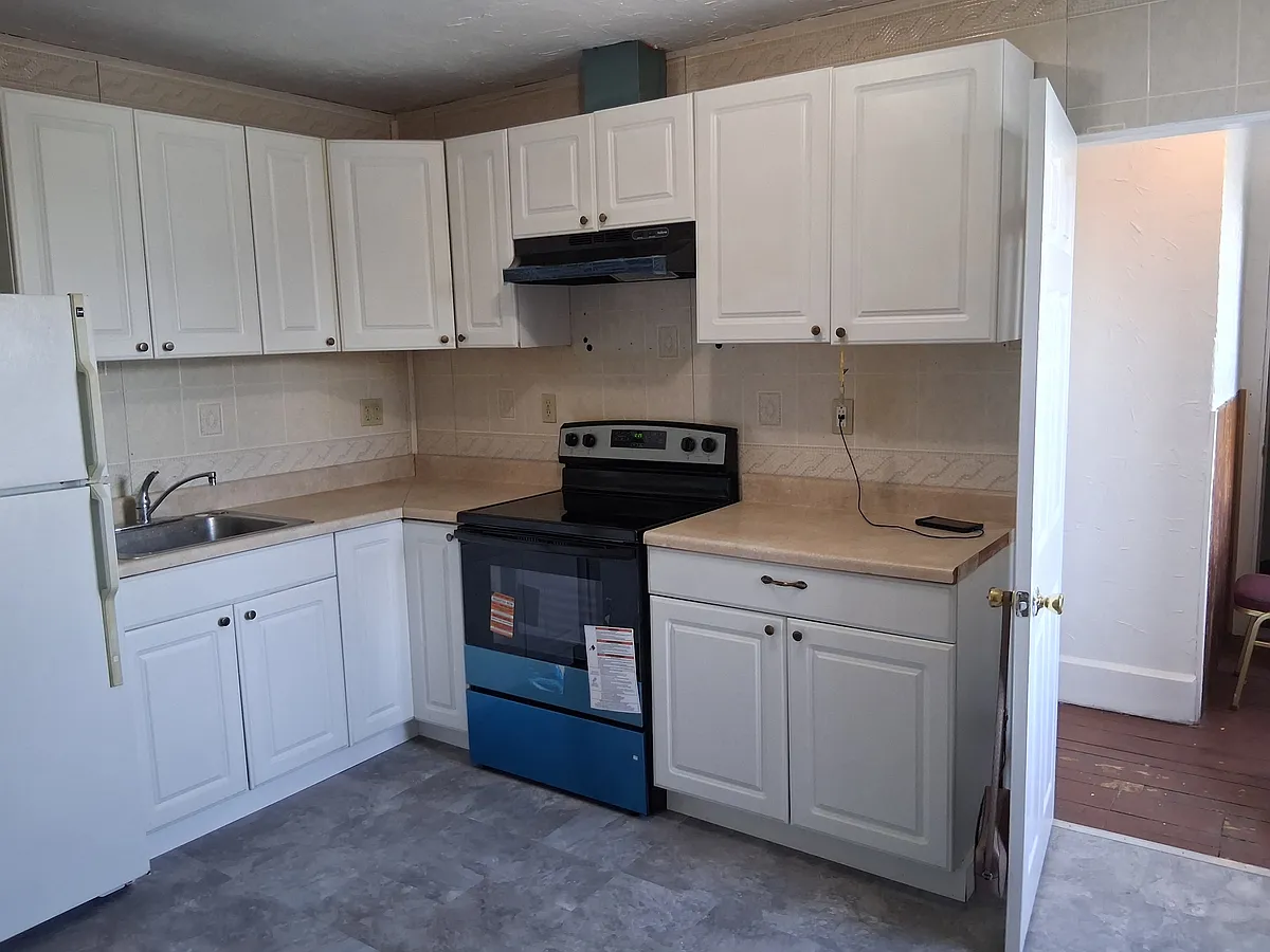 Building Photo - 16 Barnum St #3