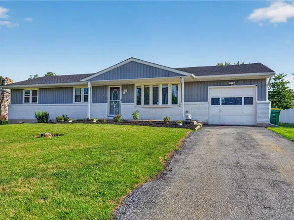 2888 Willow Ln, Macungie, PA 18062