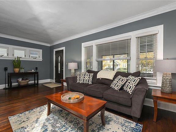 5th image of 2056 Lincoln Ave
