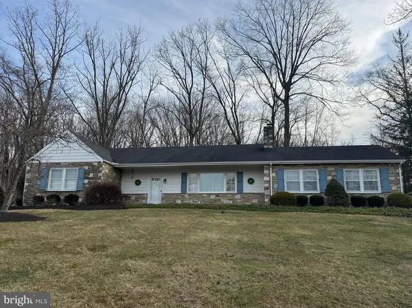 30 Hollow Rd, Telford, PA 18969