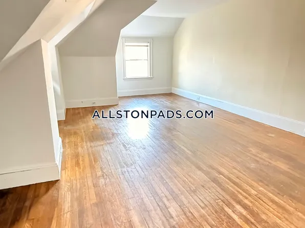 18 Quint Ave #3S, Allston, MA 02134