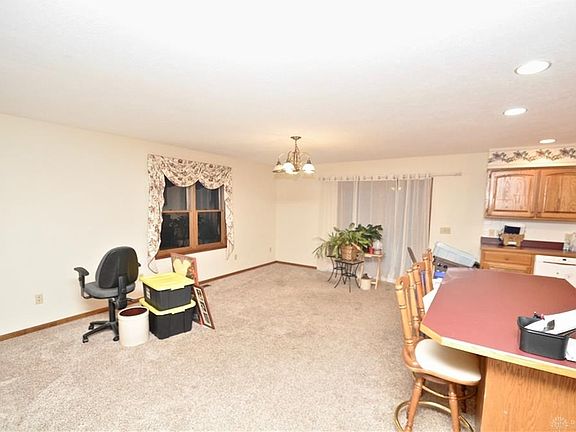 3rd image of 6 Summerfield Dr