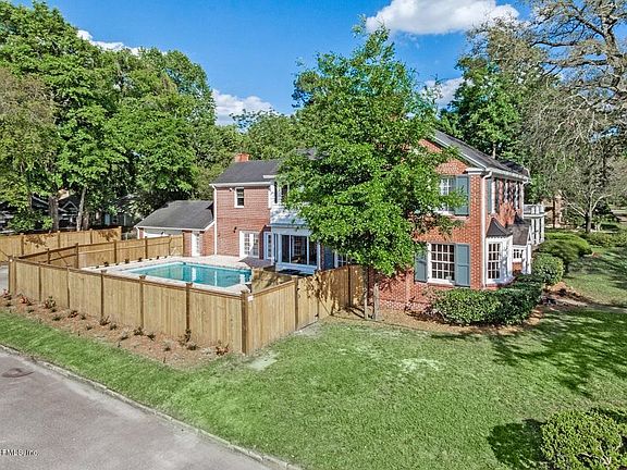 4th image of 1311 Windsor Pl
