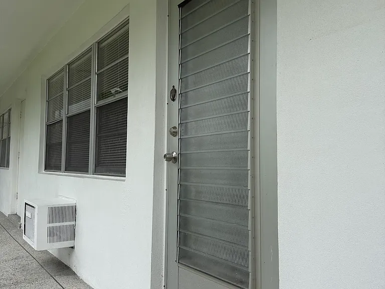 352 Sheffield St E #O — Photo 3