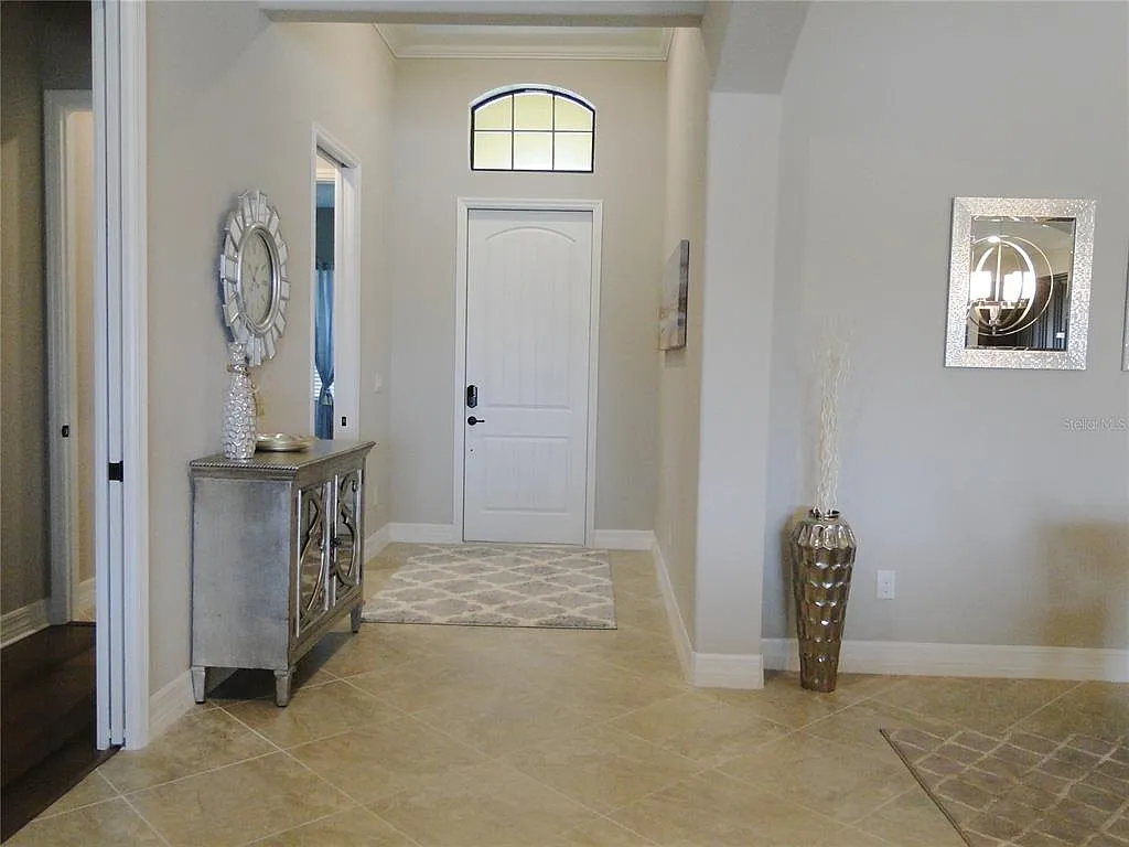 3 bed, 2.0 bath, 2006 sqft, $6,000 — Photo 2