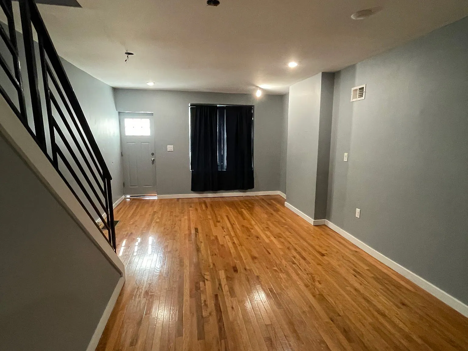 3 bed, 1.5 bath, 1375 sqft, $2,700 — Photo 3