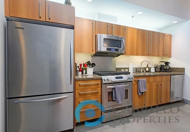 350 11th Ave #127 — Photo 8