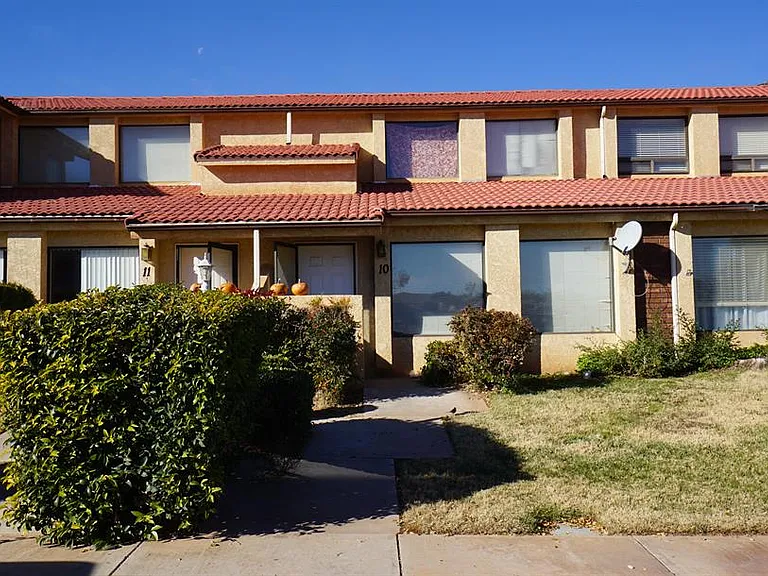270 S Donlee Dr #10 — Photo 1
