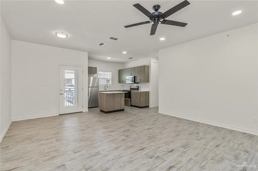 2 bed, 2.0 bath, 1000 sqft, $975 — Photo 4