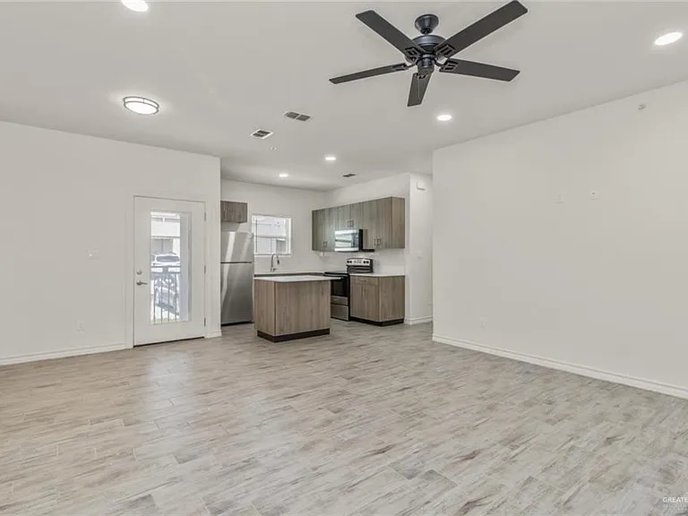 900 E Redbud Ave #15B5 — Photo 4