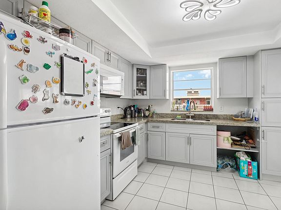 3rd image of 200 NE 12th Avenue #3E