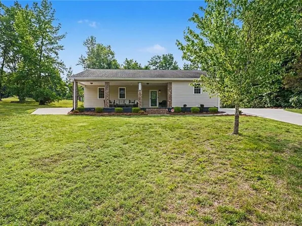 5172 Payne St, Trinity, NC 27370