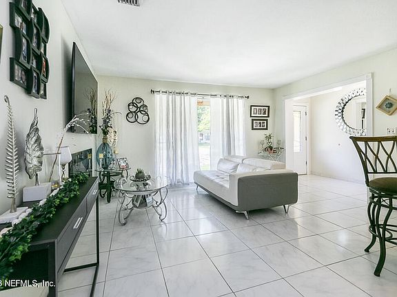 4th image of 1045 MANTES Avenue